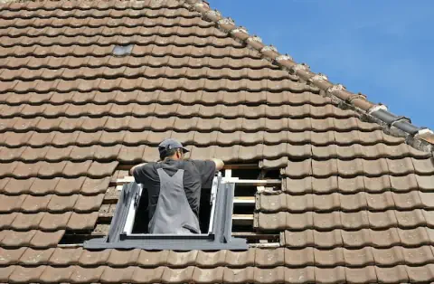 Pose de velux - La Bastide-de-Sérou